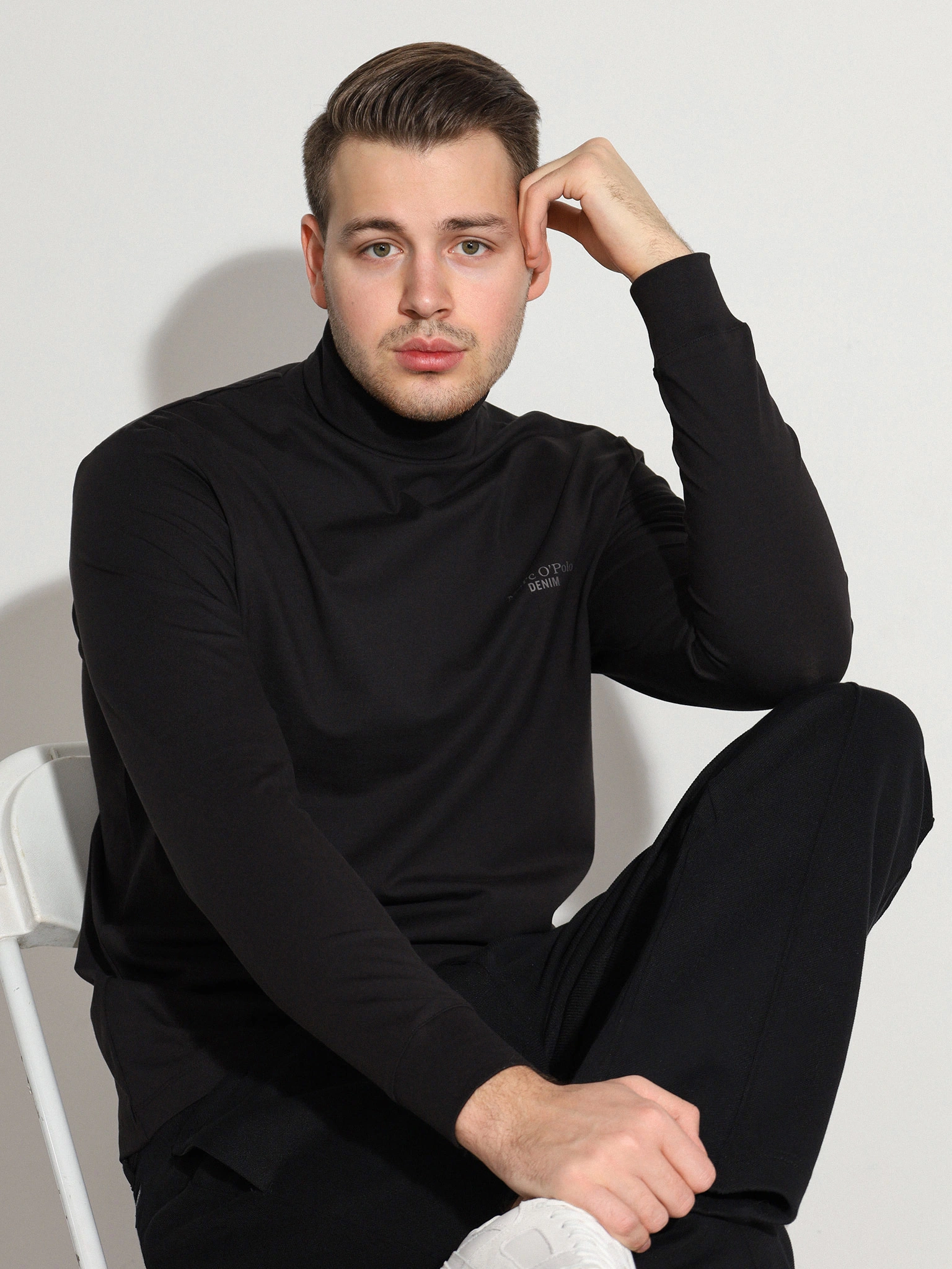 Водолазка черного цвета из смесового хлопка